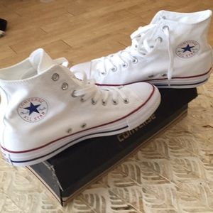 New white women’s converse all stars size 9.5